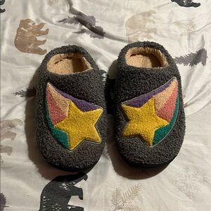 Star 🌟 Slippers - Size 9/10